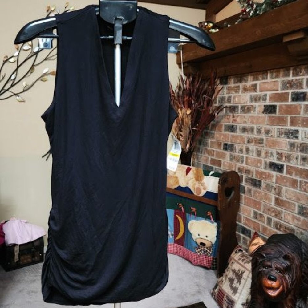 NWT INC. black deep V neckline sleeveless shirt sz medium